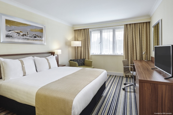 JCT.32 Holiday Inn CARDIFF - NORTH M4